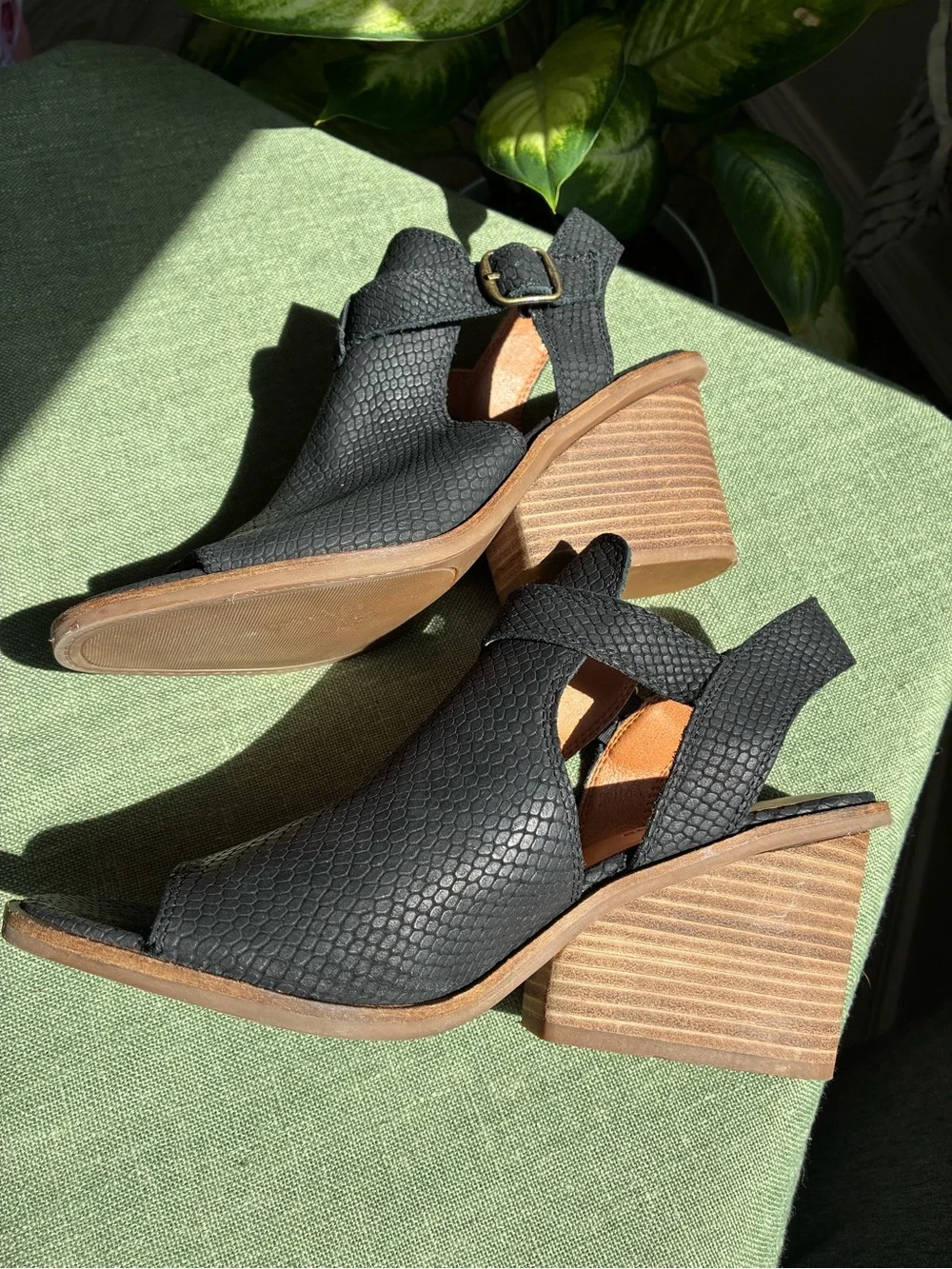 Lucky Brand Peep Toe Block Heel Sandals Size 9.5